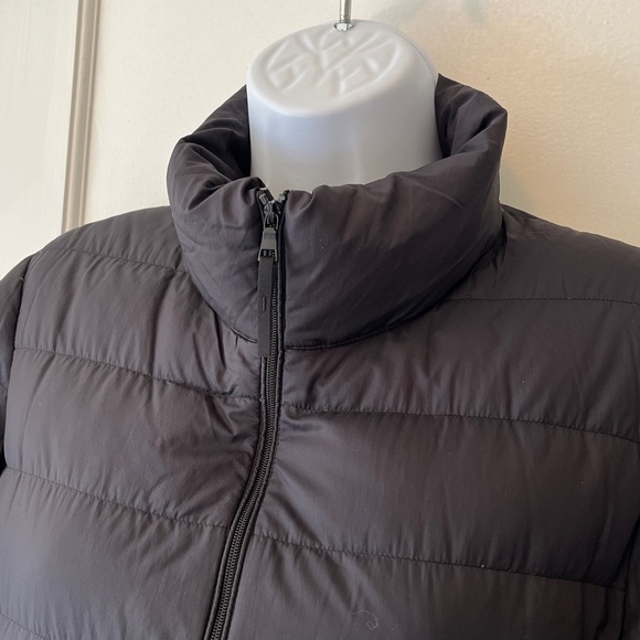 Uniqlo Down Packable Jacket Ultra Light Women’s M Water Repellency Black Travel - Picture 4 of 17